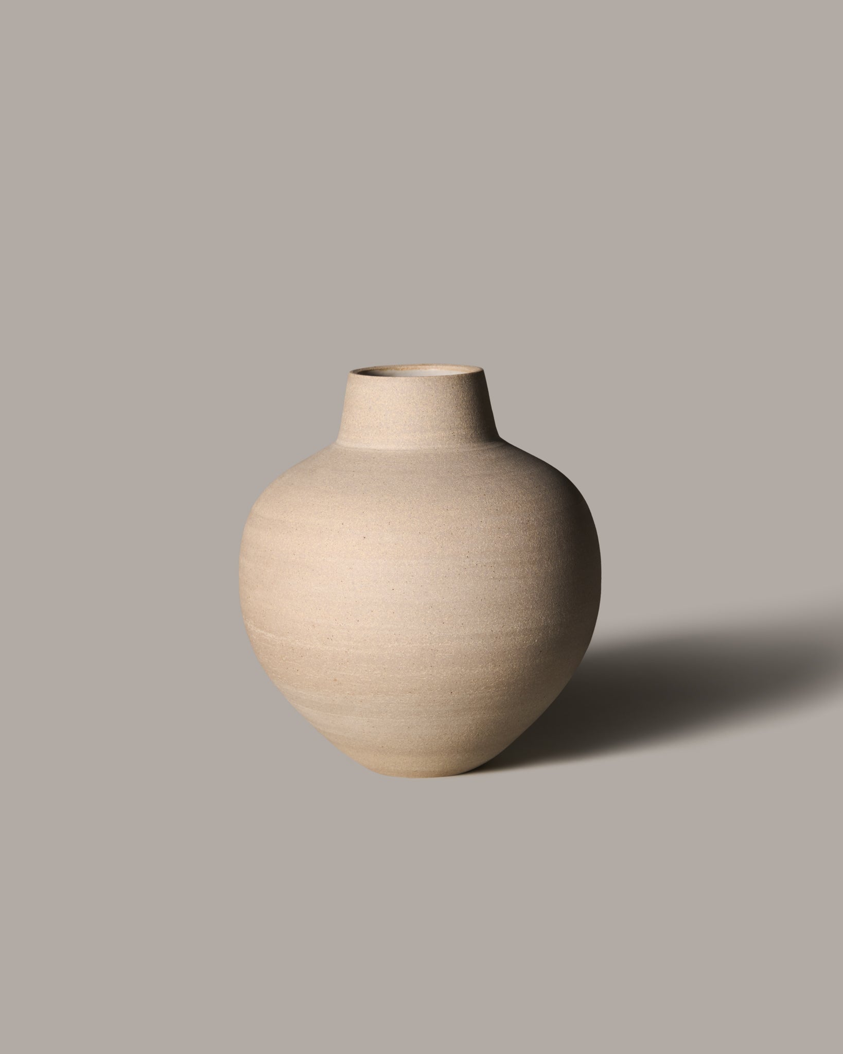 Quartzite Vase 045